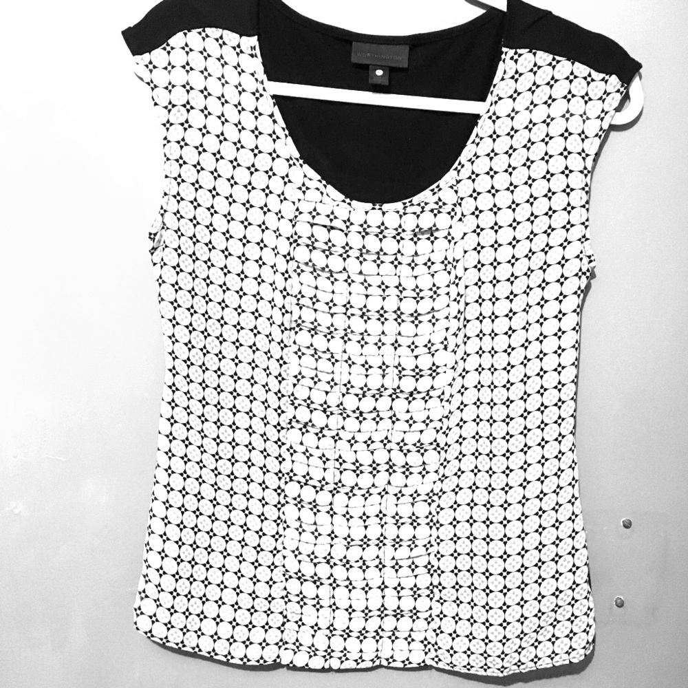 2/$12 Worthington black/white sleeveless blouse